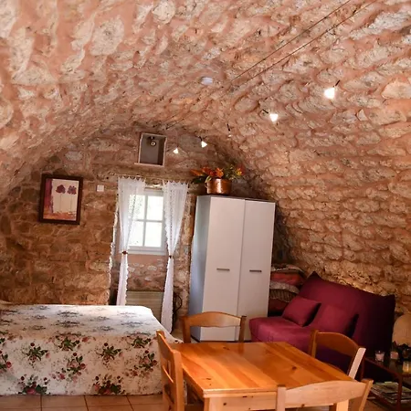 Gîte Domaine du Théron Mostuéjouls Extérieur photo